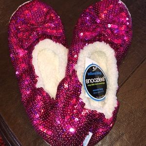 Snoozies Slippers $10 ❤️ special! Worn 1 time for pageant rehearsals.